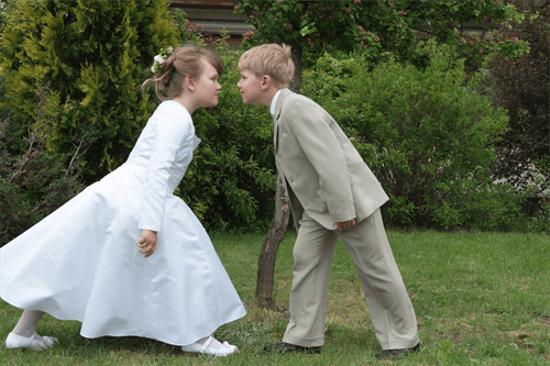 結婚式での子供の服装マナー 男の子 女の子におすすめの服装はこれ Petal ペタル